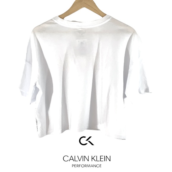 Calvin Klein Performance cropped tee. - Picture 5 of 9